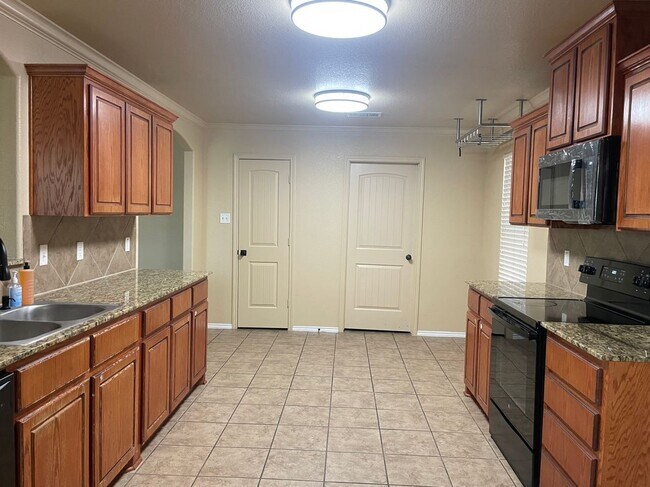 Building Photo - 2804 Hector Dr