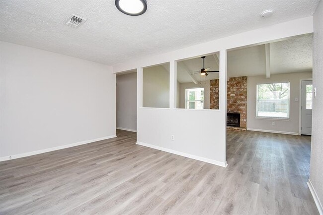 Building Photo - 2931 Jenny Dr