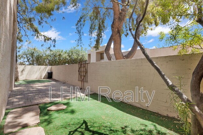 Building Photo - 930 S Dobson Rd