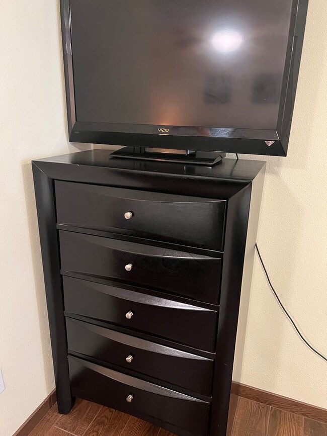 Building Photo - Breakers E-44 – Furnished 2BR with Lanai, ...