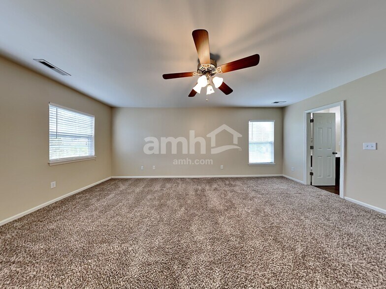 Building Photo - 4999 Ballantine Dr