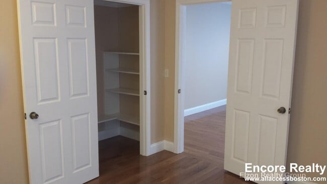 Building Photo - 276 Chestnut Hill Ave