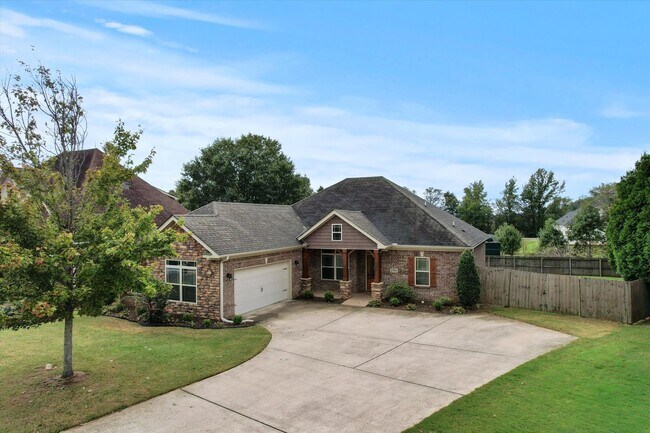 Primary Photo - Fenced Yard! Storm Shelter! Conveniently l...