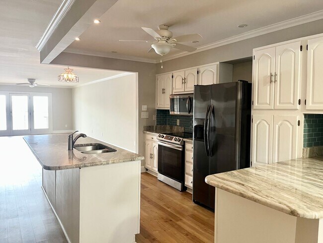 Building Photo - 110 N Water St