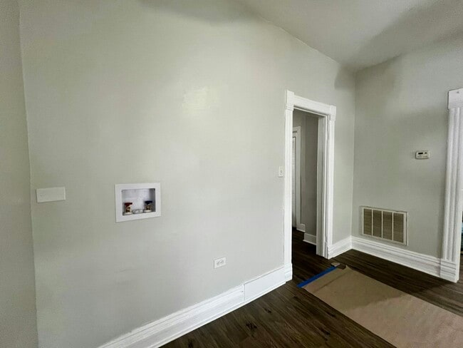 Building Photo - 1742 N Saint Louis Ave