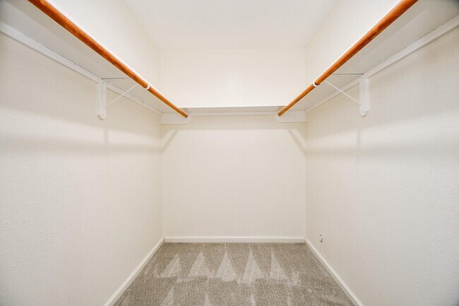 Building Photo - 10402 Kirkhall Dr