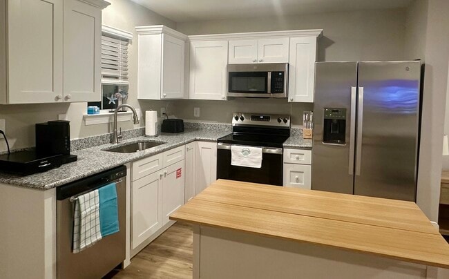 Building Photo - 120 Coral Breeze Drive