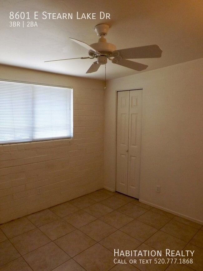 Building Photo - 8601 E Stearn Lake Dr
