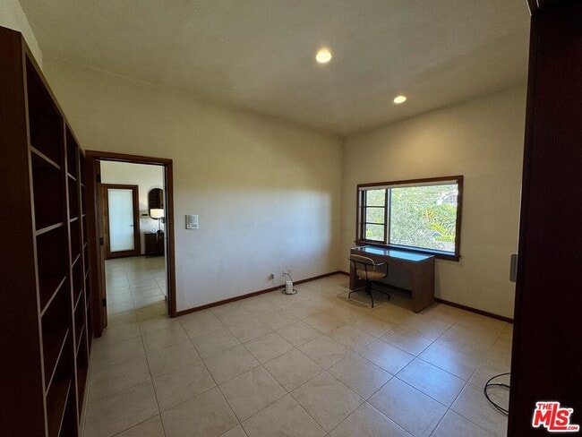 Building Photo - 401 Nicholas Ln
