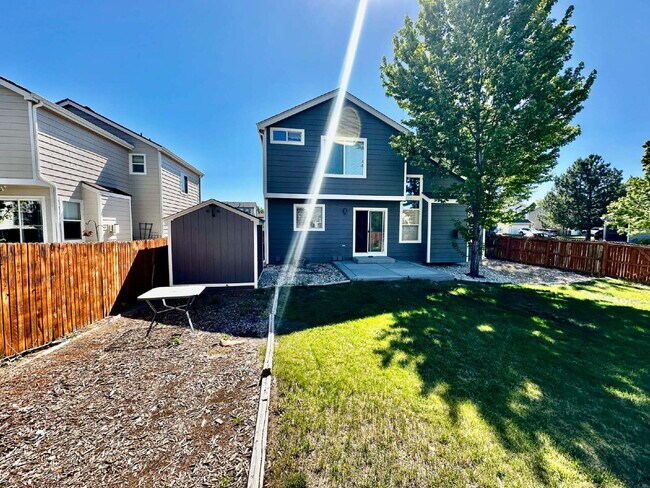 Building Photo - "Charming Centennial Retreat: Spacious 3-Bedroom Home with 2.5 Baths!