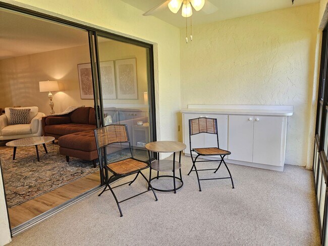 Building Photo - Seasonal Short-Term 2 Bedroom 2 Bathroom 2nd Floor Condo in Estancias of Capri Isles!