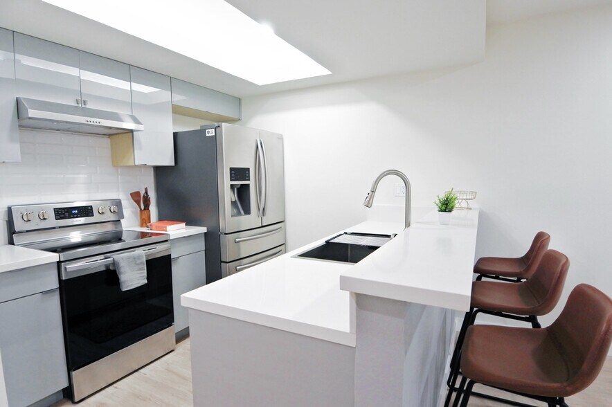 Building Photo - 1745 Camino Palmero St