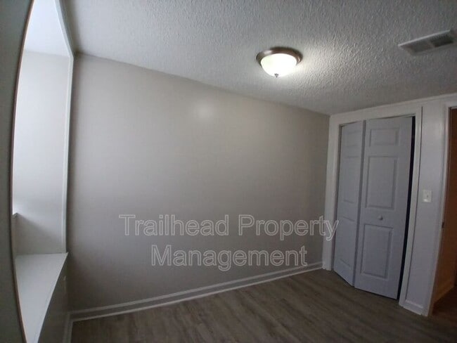 Building Photo - 519 Maier Dr