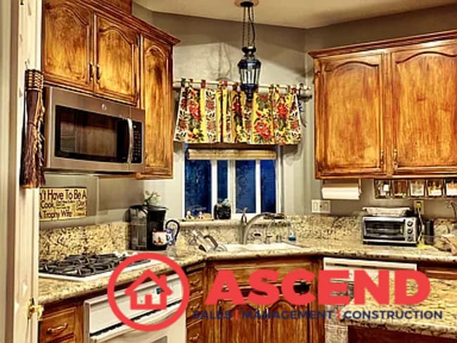 Building Photo - Captivating Home in Olive Dr Area!