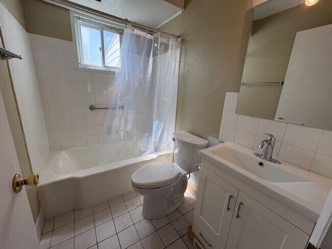 Building Photo - 1724-1726 Tanglewood Dr Akron OH 44313 MFH2 .PW .T1