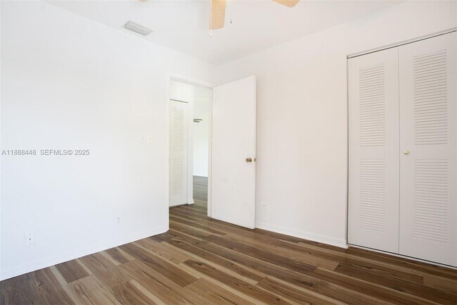 Building Photo - 9431 Boca Cove Cir