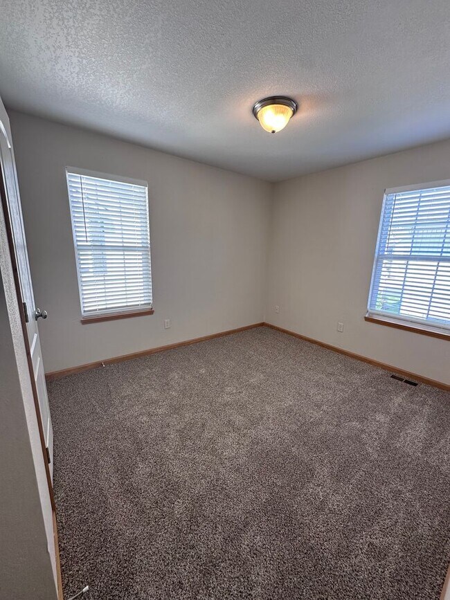 Building Photo - AD-02