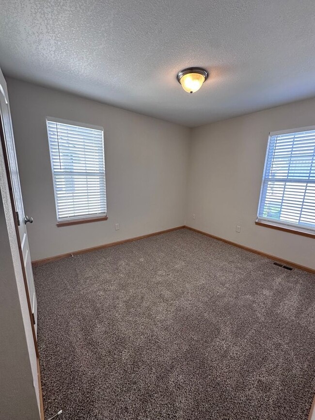 Building Photo - AD-20