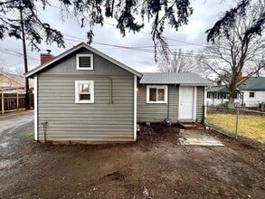 Building Photo - r706