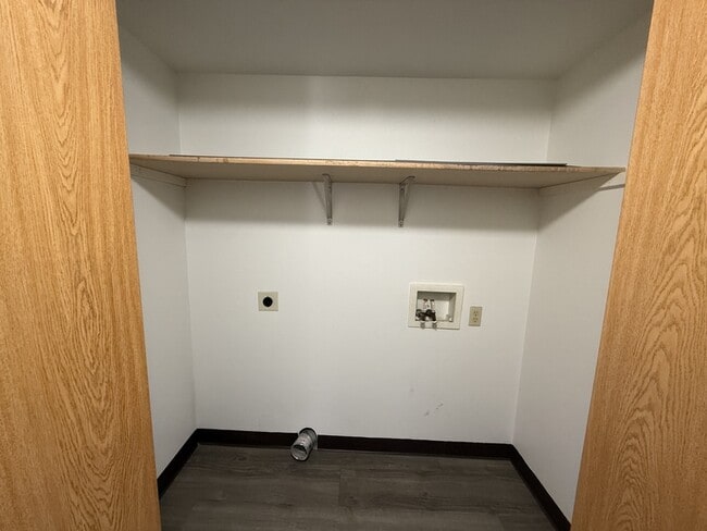 Building Photo - 2210 Valley Rd