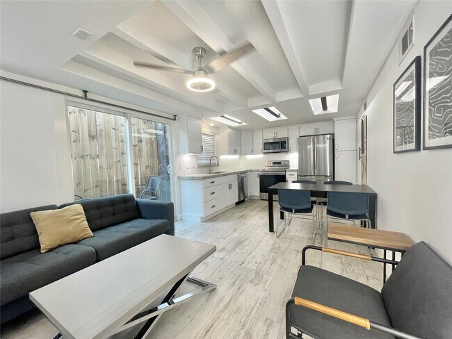 Building Photo - 403 Avondale St