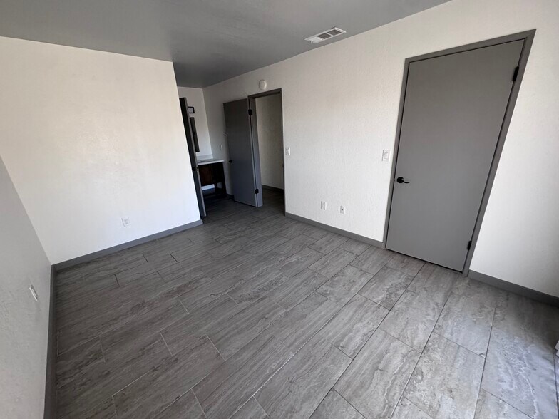 Bedroom 3 w/bathroom - 32400 Cielo Vista Rd