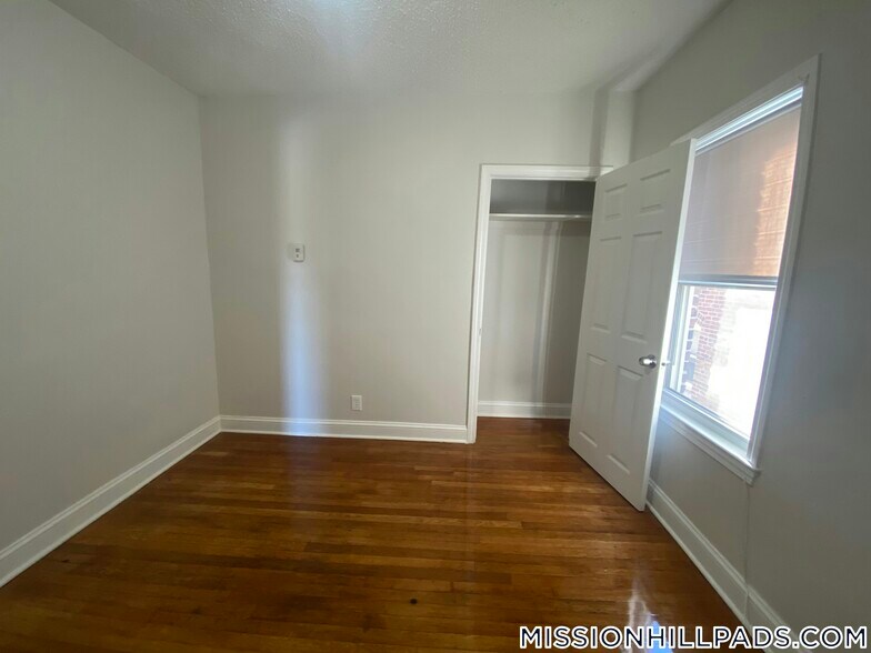 Building Photo - 184 Walnut Ave