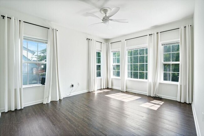 Building Photo - 2408 Ruffin Dr