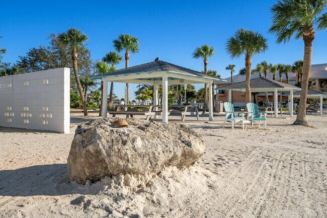 Building Photo - 5045 Pelican Dr