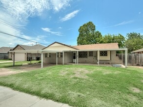 Building Photo - 106 N Norman Ave