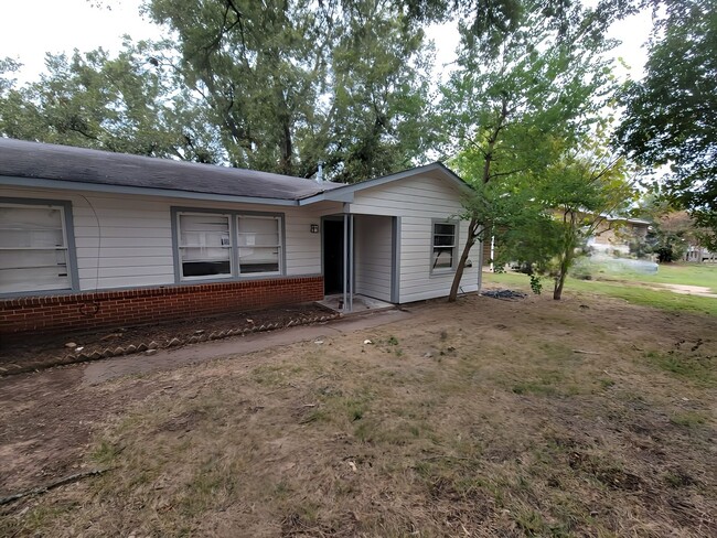 Primary Photo - 3 bedroom 1 bathroom