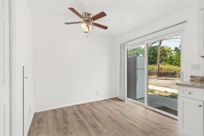 Building Photo - Fresh townhome in Sugarhouse