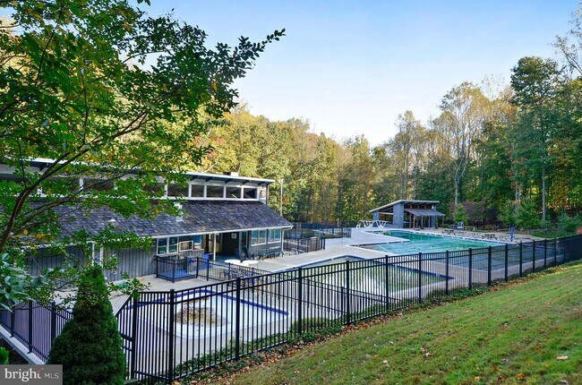 Building Photo - 8405 Fenway Rd