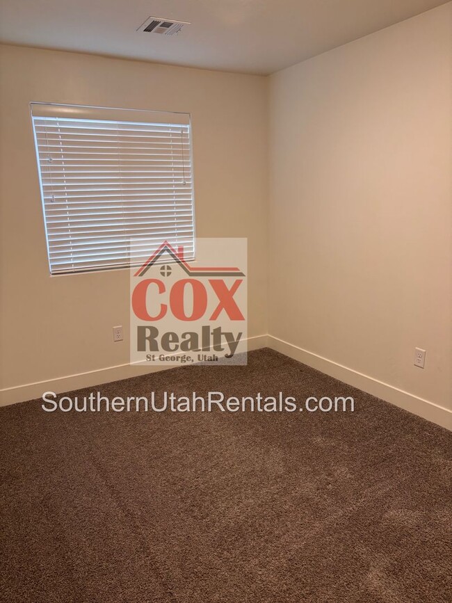 Building Photo - Wonderful Desert Canyon 4 bed | 2.5 bath |...