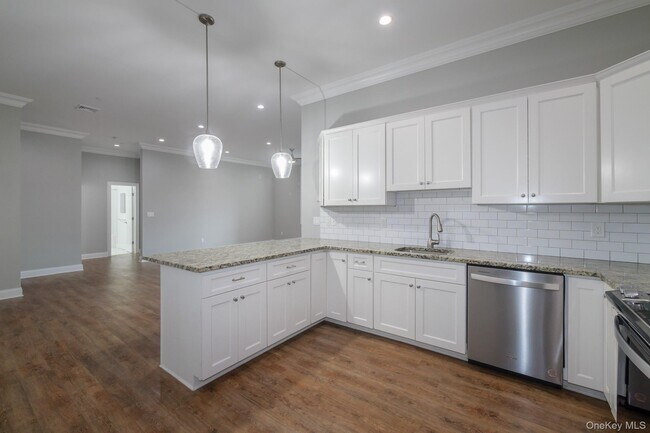 Building Photo - 2 Union Pl