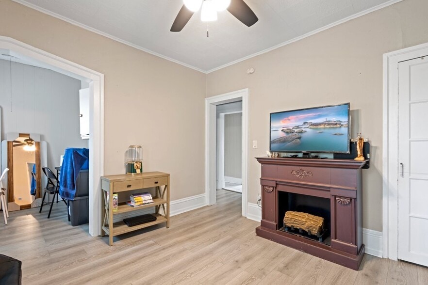 Building Photo - 450 W Galena Blvd