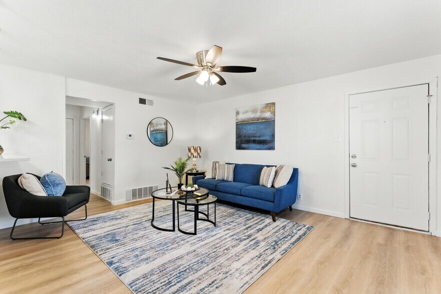 Primary Photo - 202 N Kealy Ave