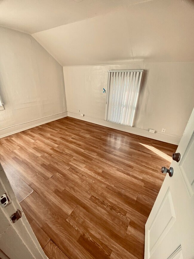 Building Photo - 2029 House