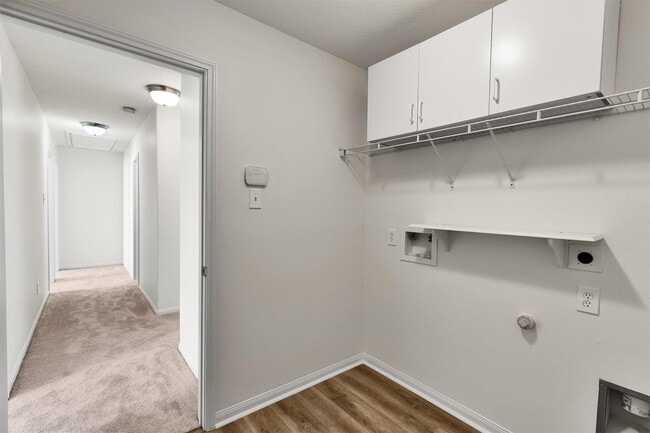 Building Photo - 4034 Falvel Shadow Creek Dr