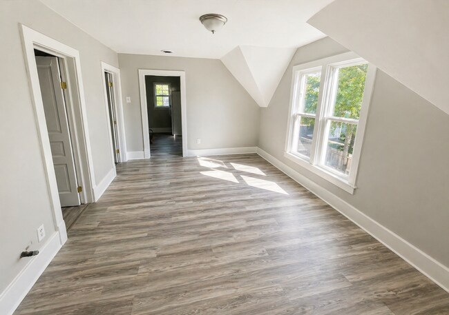 Building Photo - 811 Park St SW