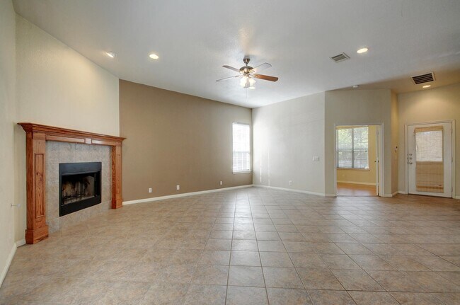 Building Photo - 610 Maiden Ln