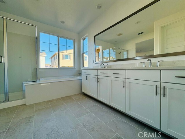 Building Photo - 5042 Brooks Cir