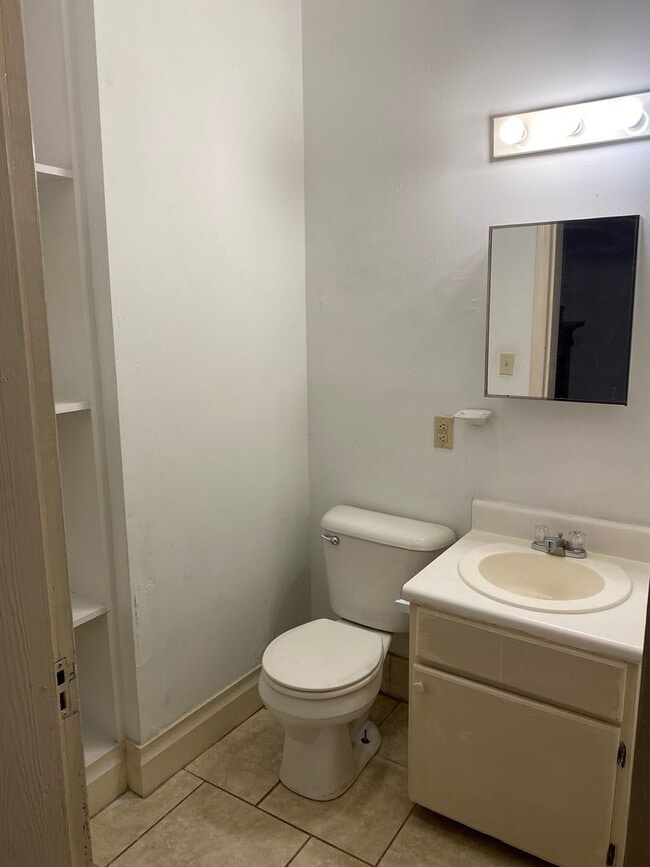 Building Photo - Downtown Apartment
