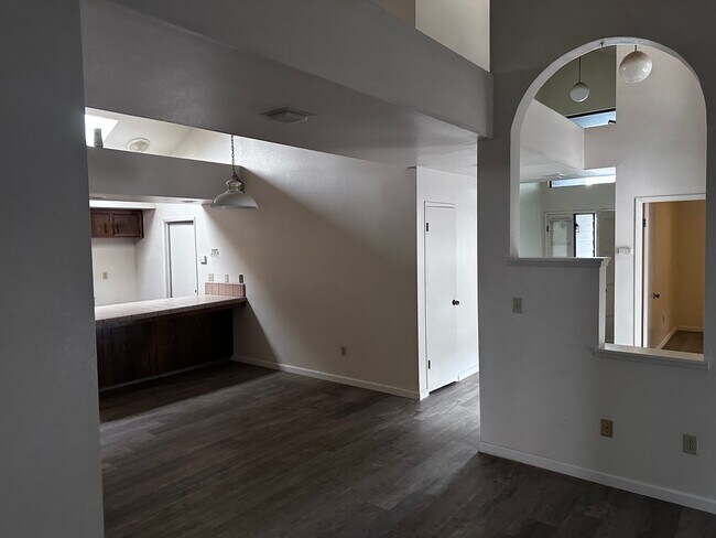 Building Photo - 7131 Hanover Cir