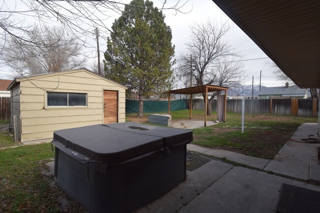 Building Photo - Bright Midvale 3 Bed – Near Fashion Place & Fort Union!!!