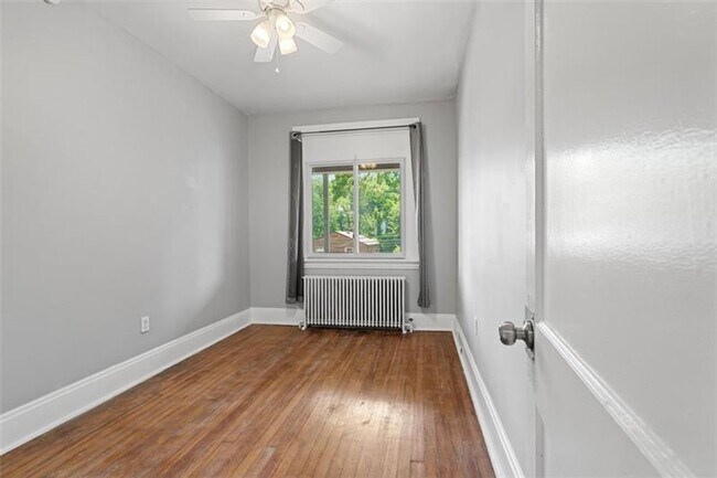 Building Photo - 2450 Starkamp St