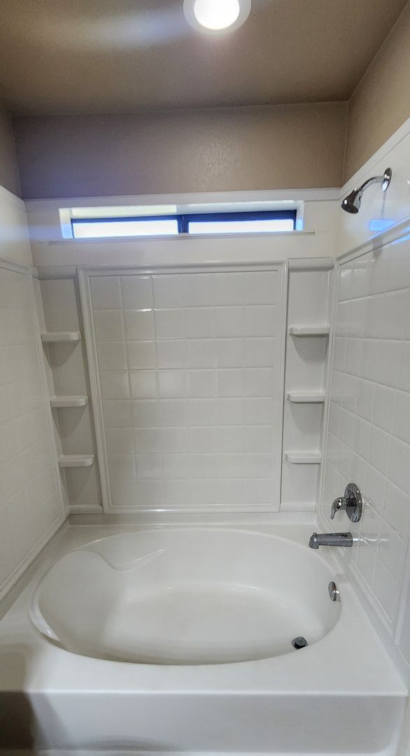 Building Photo - 2 bedroom 2 bath close to Clear Creek 8/12 move in date