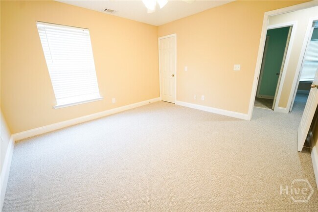 Building Photo - 292 Vining Way