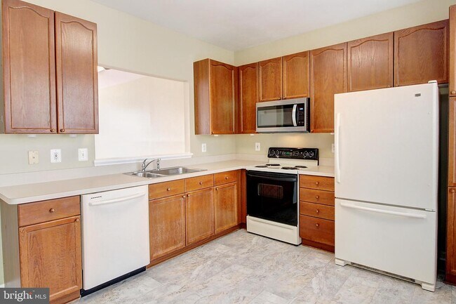 Building Photo - 160 Harpers Way