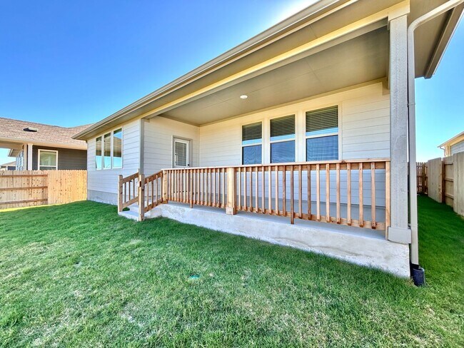 Building Photo - Spacious Modern 4/BR 3/BA Home with Stunning Features!